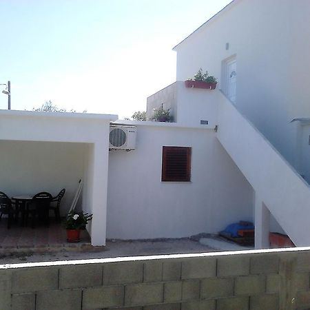 Apartmani Emily Nin Exterior photo